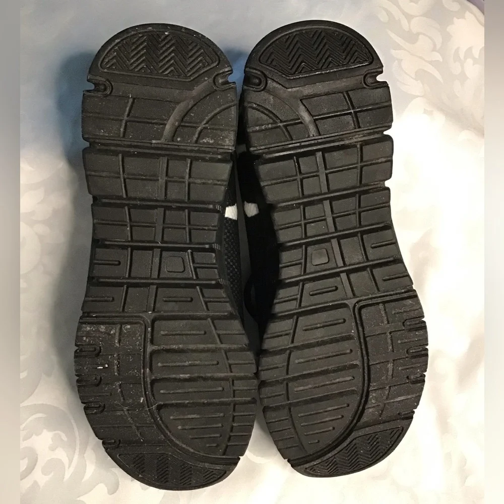 NIGHTMARE BEFORE CHRISTMAS THEMED SHOES - Picture 3 of 8